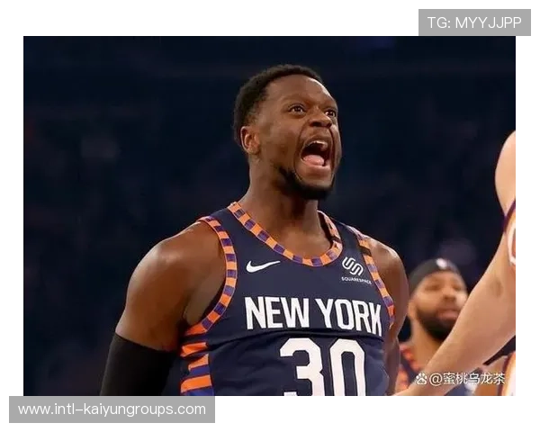 兰德尔内线扛打能力惊人：从低位崛起的攻击心脏